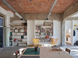 Espace de 100m2 de type atelier connect� � un jardin et � la rue-lieu polyvalent et charmant - Image 1