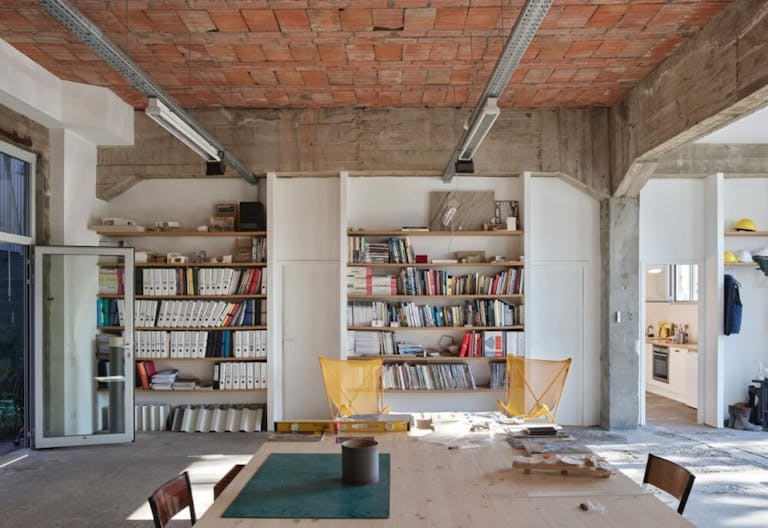 Espace de 100m2 de type atelier connect� � un jardin et � la rue-lieu polyvalent et charmant - Image 1