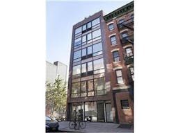 Storefront white box in East Village - Image 4