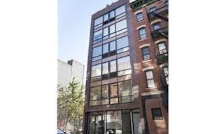 Storefront white box in East Village - Image 4