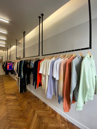 Beautiful Pop Up Boutique on Rue Papillon - Image 1