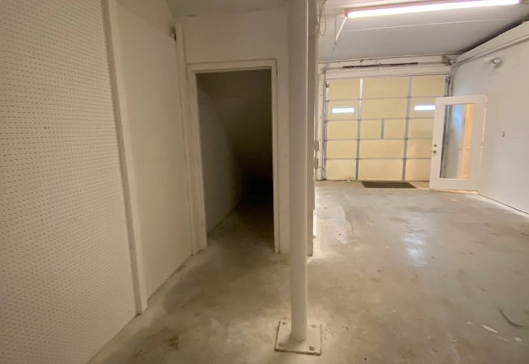 Office Space/Storage Bay for Lease - Image 1