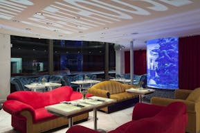 Gorgeous Corner Storefront in Flatiron - Image 3