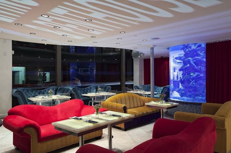 Gorgeous Corner Storefront in Flatiron - Image 3