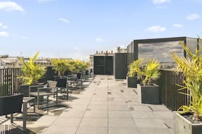 Unique space with the highest rooftop of the Champs-�lys�es - Image 3