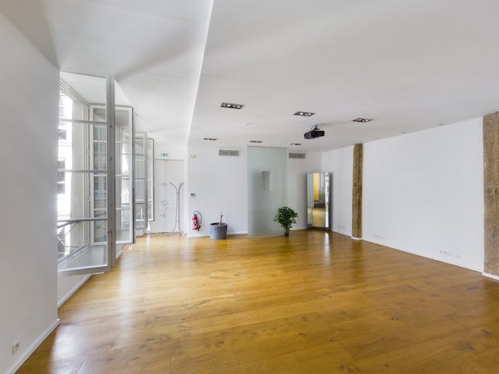 Showroom Fashion Week - Image 0