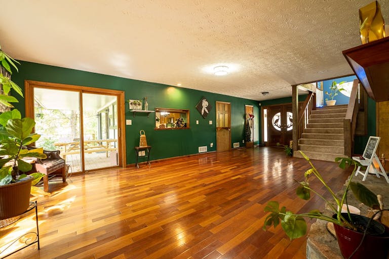 Georgia Lakehouse Creative Space & ART Gallery - Image 3