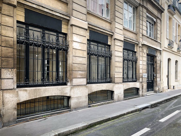 Large Fashion Showroom Rue des Minimes - Image 0