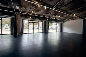 Large Retail & Experience Floor Near Alexanderplatz - Image 13