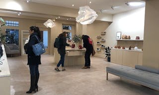 Charming Boutique Shop in Le Marais - Image 2