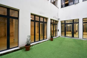 Entire art gallery in Le Marais, Paris - Image 27