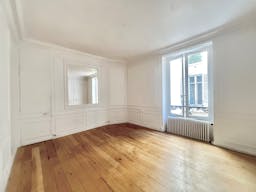 Splendid showroom rue Saint Honoré - Place Vendôme, in the heart of Paris fashion & culture district. - Image 12