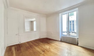 Splendid showroom rue Saint Honoré - Place Vendôme, in the heart of Paris fashion & culture district. - Image 12