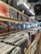 Store Stage at Nivessa Pico (store remains open) - Image 8