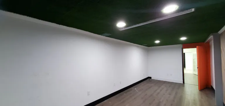 SPACIOUS WAREHOUSE with offices!! Espacioso almacenaje + oficinas - Image 3