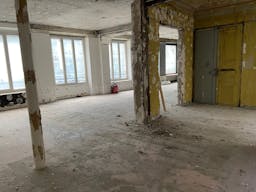 Prime Location Boutique on Rue de Rivoli - Image 18