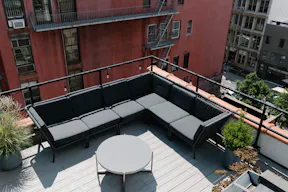 Sun-Drenched Soho Penthouse with Two Terraces - Image 20