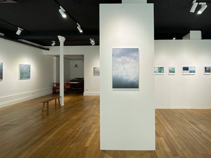 MAGNIFIQUE GALERIE D'ART EN CROISEMENT VITRINE TOUT LE LONG - BAIGN� DE LUMI�RE - Image 3