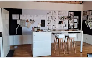 Vibrant Fulton Market Studio - Image 3