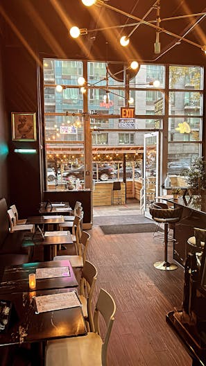 Intimate Williamsburg Cafe & Bar Social House - Image 0