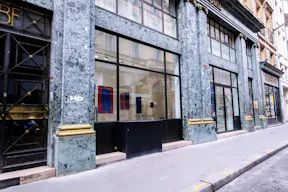 Galerie d'art / showroom / concept store / devanture Monument Historique - Image 12