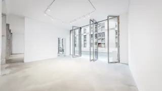 Large Showroom Rue Froissart - Image 18