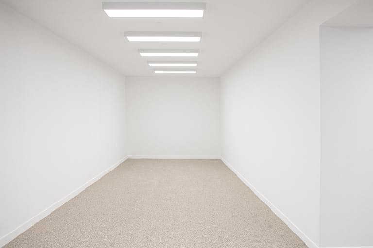 PRIMA Gallery Space Paris 3e | 65m² Minimal White Cube in Haut-Marais - Image 1