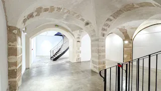 Galerie d'art devant le Centre Georges Pompidou - Image 7