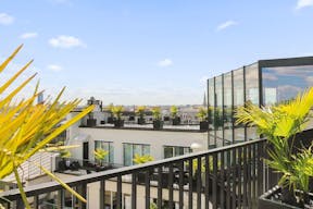 Unique space with the highest rooftop of the Champs-�lys�es - Image 10