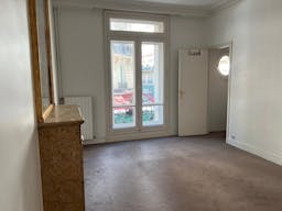 Luxury Apartment Paris - Image 5