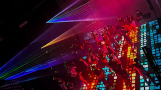 Vibrant space - Image 5