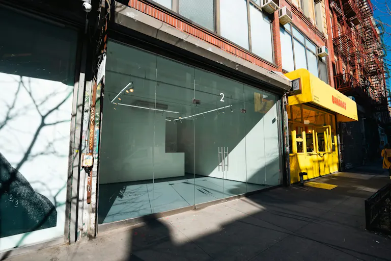 Glass-Fronted Corner Pop-Up Space in Nolita - Image 1