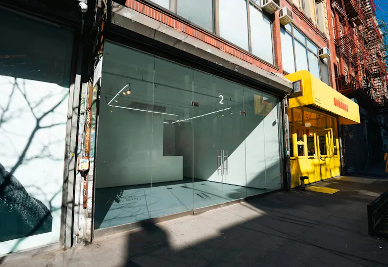 Glass-Fronted Corner Pop-Up Space in Nolita - Image 1