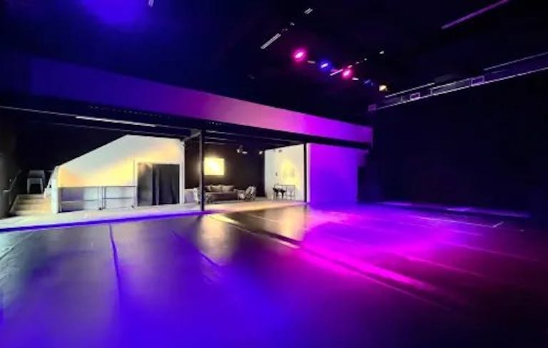 Flex Studio with high ceilings in Little Haiti - Image 2