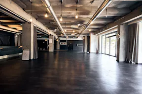 Large Retail & Experience Floor Near Alexanderplatz - Image 9