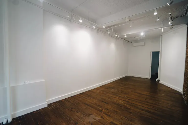 Modular White-Box Gallery Space in Nolita - Image 3