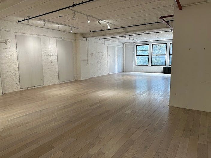 Spacious Art/Photography/Workspace Studio - Image 1