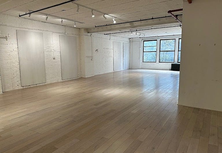 Spacious Art/Photography/Workspace Studio - Image 1