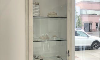 Beverly Hills Fashion Showroom/Retail Shop Space - Image 10