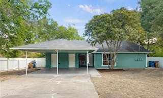 Lovely Central Austin Duplex! - Image 13