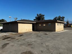 Large Commercial lot with 1800 sq ft Office space - Image 0