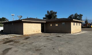 Large Commercial lot with 1800 sq ft Office space - Image 0