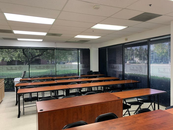 Spacious , quiet and clean room 127 at University of San Jose - Image 3