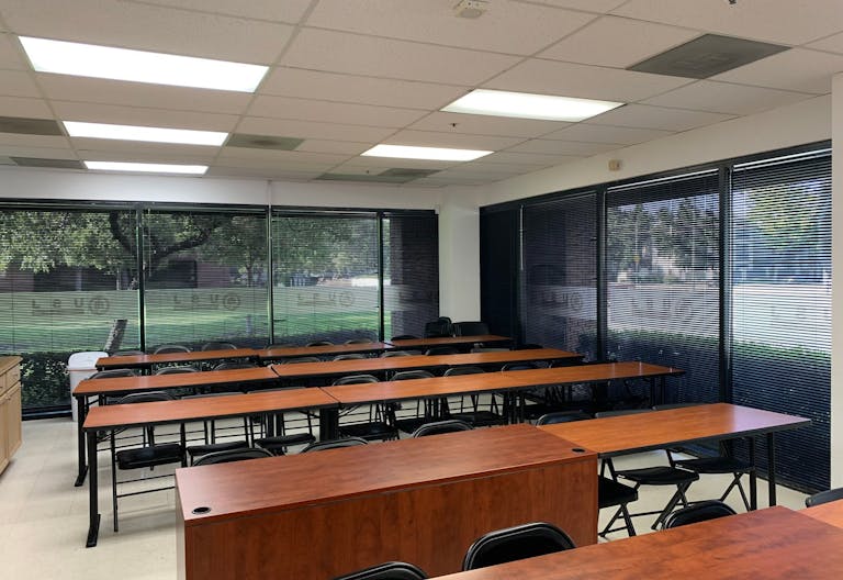 Spacious , quiet and clean room 127 at University of San Jose - Image 3