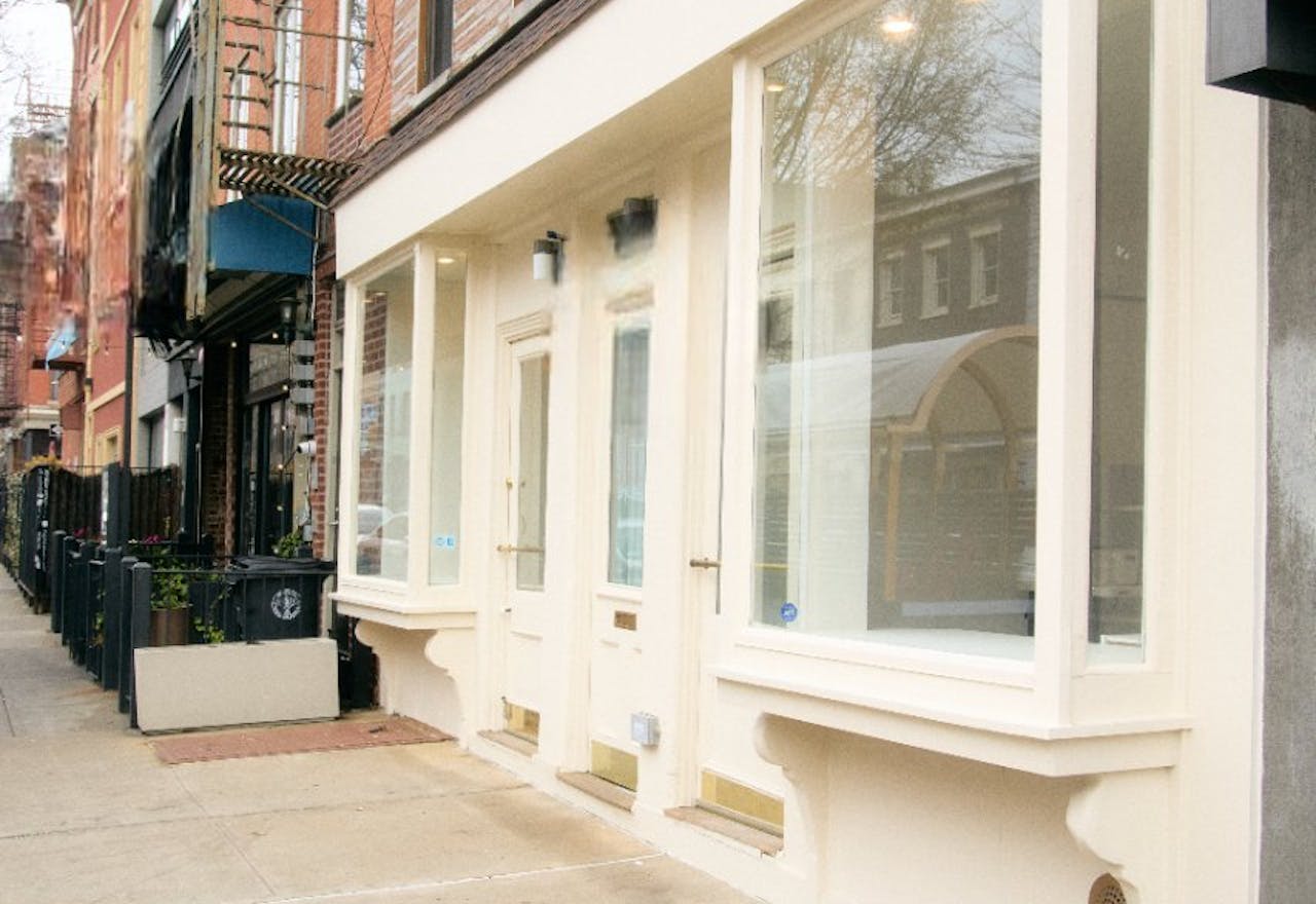 Creamy Retail Space, Prime location in Williamsburg - Space "A" - Image 0