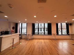 Entire Floor in SOHO with 2 extra rooms! - Image 16
