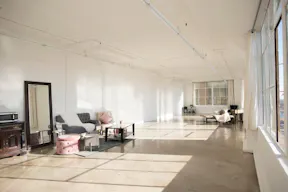 DTLA Skyline View Studio in Fashion District - Image 4