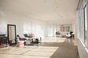 DTLA Skyline View Studio in Fashion District - Image 4