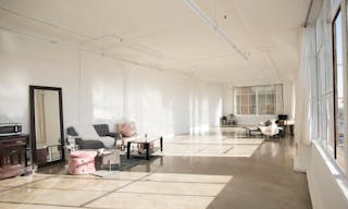 DTLA Skyline View Studio in Fashion District - Image 4