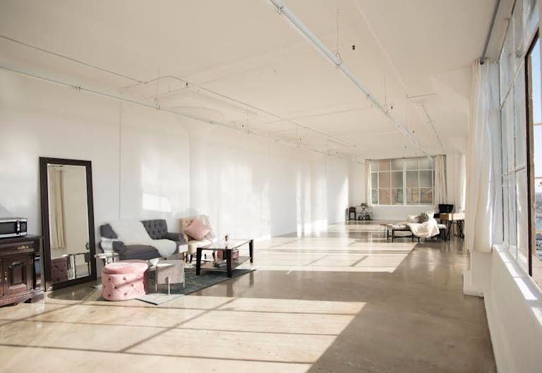 DTLA Skyline View Studio in Fashion District - Image 4